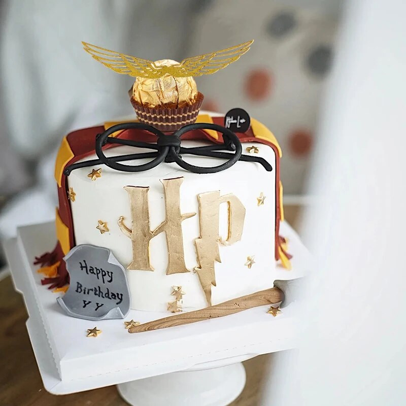 50 tk Gold Wing šokolaadikoogi kaunistus Wizard Party Glitter Wing Chocolate Cupcake Topper Snitch Pulma sünnipäevapeo kujundus