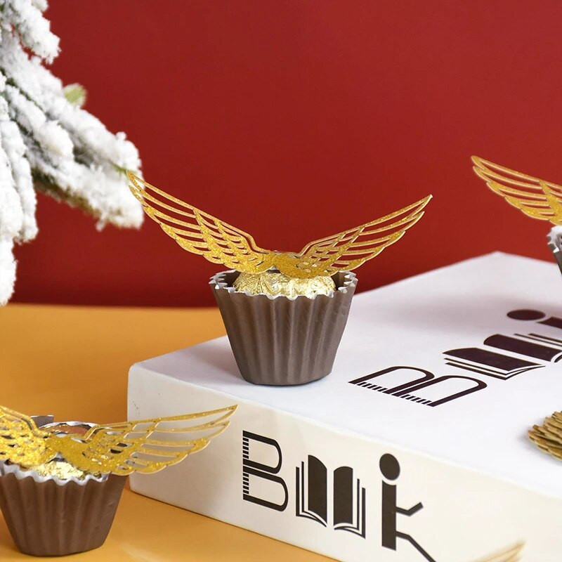 50 tk Gold Wing šokolaadikoogi kaunistus Wizard Party Glitter Wing Chocolate Cupcake Topper Snitch Pulma sünnipäevapeo kujundus