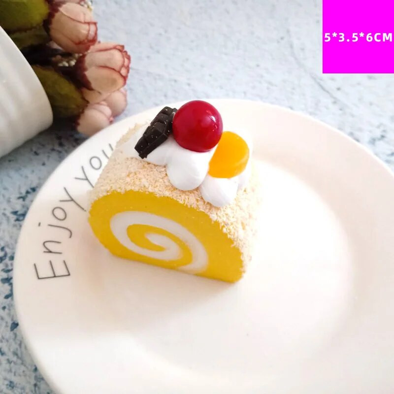 Imitacinis pyragas Netikros vaisių duonos modelis Šveicariško suktinuko parduotuvės langas Namų šaldytuvas Gruodžio mėn. Maisto fotografijos rekvizitai Rudens dekoravimas