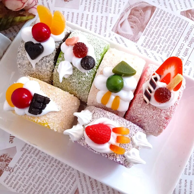 Imitacinis pyragas Netikros vaisių duonos modelis Šveicariško suktinuko parduotuvės langas Namų šaldytuvas Gruodžio mėn. Maisto fotografijos rekvizitai Rudens dekoravimas