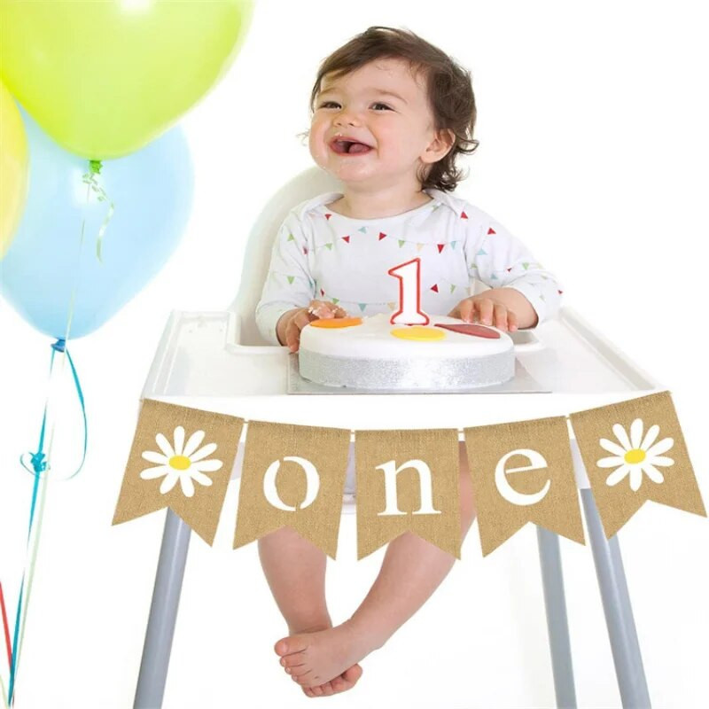 1 ks jutový sedmokráska girlanda na prvé narodeniny dievčatka s bielym kvetom, detská stolička, banner na 1. párty, vlajka z pytloviny, dekorácia