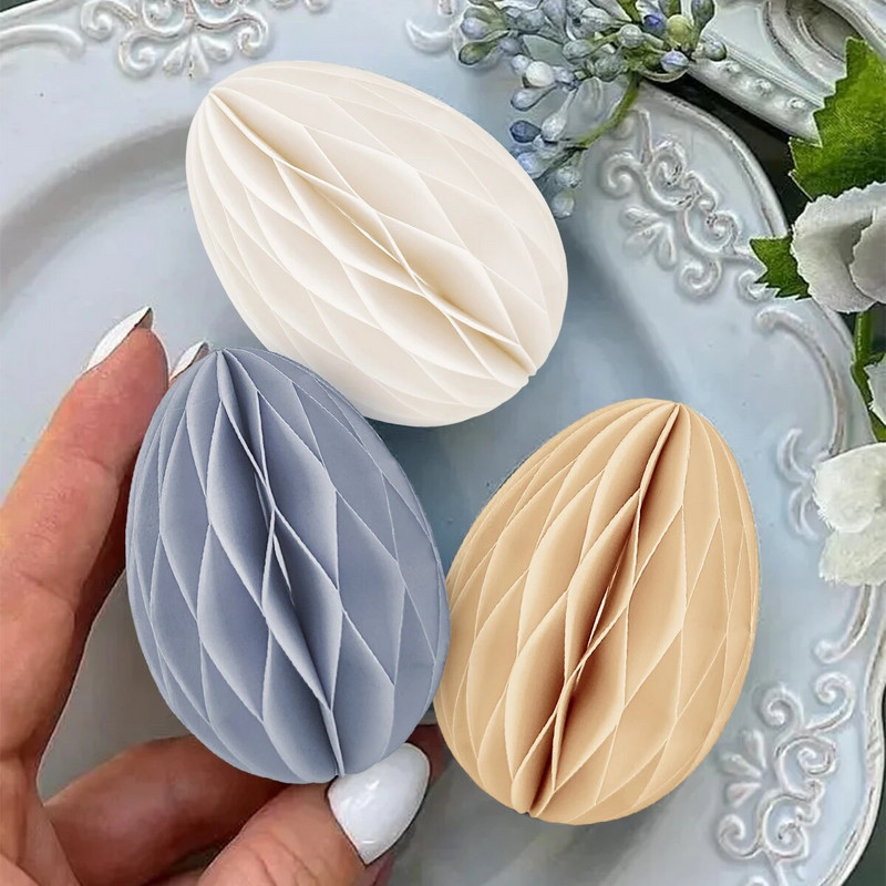 Veľkonočná párty oslava 2024, veselé veľkonočné vajíčka s včelími plástmi, dekorácia z hrubého papiera, závesné prívesky s včelími plástmi