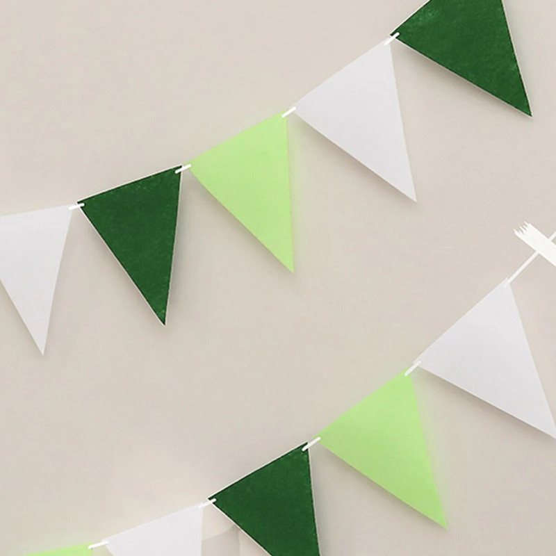 2 vnt Šviežios žalios spalvos vimpelė kalėdinė reklaminė juosta, papuošta vakarėlio gėlės.