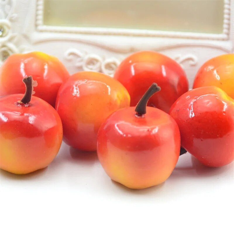 10 dirbtinių putplasčio mažų uogų žaliųjų obuolių ir raudonųjų obuolių šeimos modeliavimo vestuvinės virtuvės, papuoštos daržovėmis