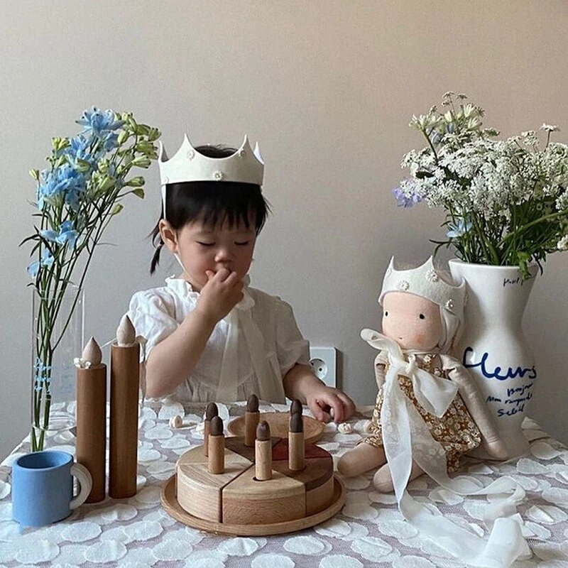 Biela koruna sedmokráska narodeninová párty čiapka plsť látka narodeninová párty dekorácia potreby 1 ročný bábätko darček rekvizity fotobúdky