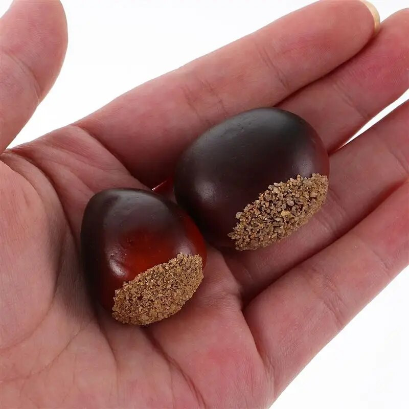 20 ks vianočných ozdôb s jedlami, falošných gaštanových dekorácií, modelov umelých orieškov, vianočných dekorácií na svadobný vianočný stromček.