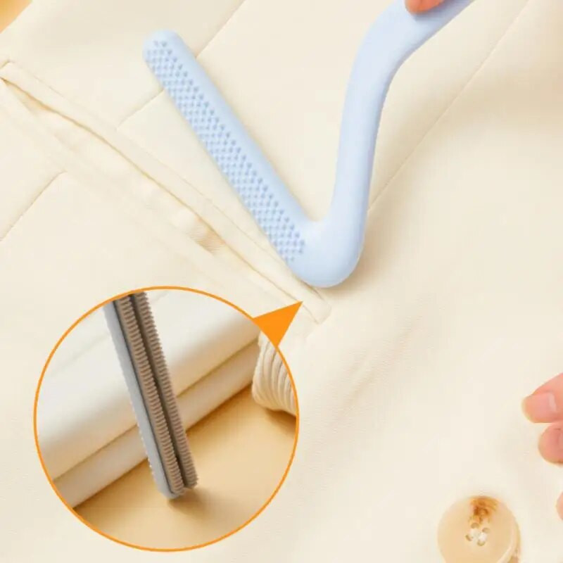 Šunų kačių plaukų šalinimo šepetėlis pašalina naminių gyvūnėlių plaukus.