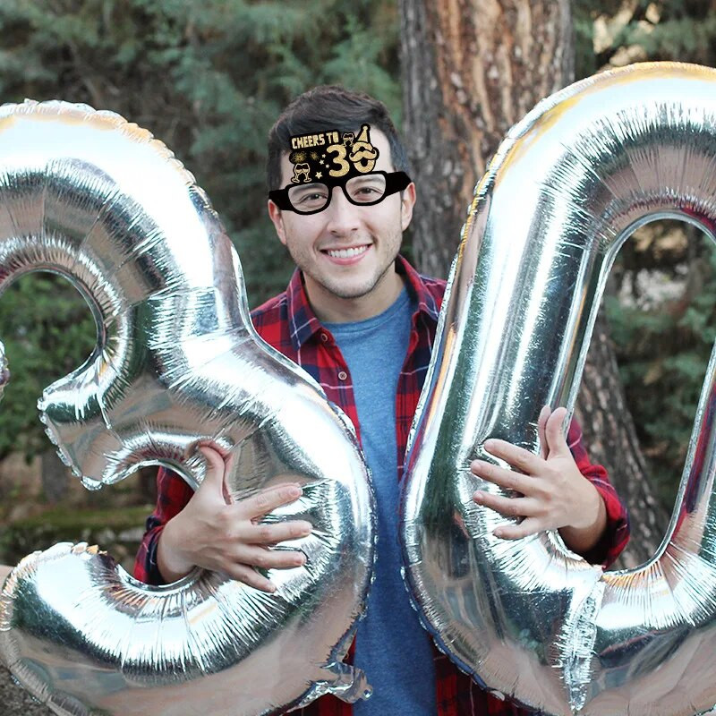 6db/szett 18 21 30 40 50 60 70 és 80 éves papír 3D szemüveg Születésnapi parti karneváli dekorációs termékek sorozat