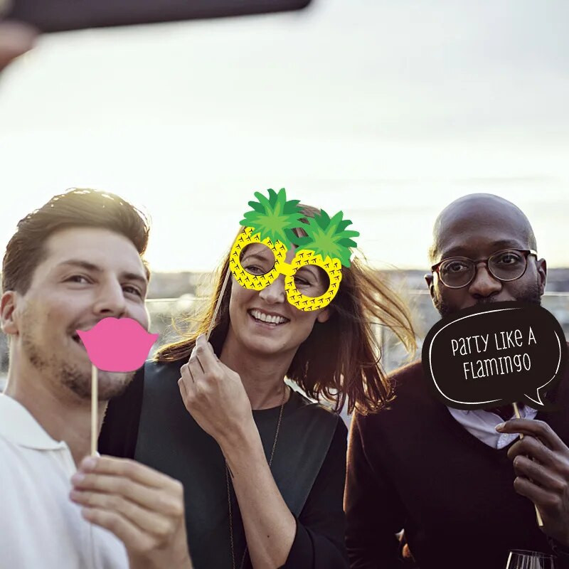 20 ks havajských rekvizít do fotobúdky, letných dekorácií do bazéna a párty.