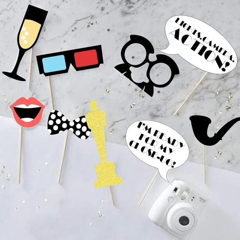 33-dielne fotorekvizity na narodeninovú oslavu udeľovania cien Hollywoodskej akadémie Oscara, zábavná fotobúdka modelingovej hviezdy