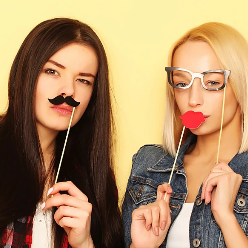 Vestuvių dekoravimo nuotraukų stendo rekvizitai nuotakos vakarėliui, pasidaryk pats, ūsai, lūpos, nuotakos fotokabinos jaunikis ponia ponia nuotakos dušo dekoras