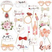 Mireasa va fi recuzita pentru cabina foto de nunta Cabina foto tocmai casatorita Decoratiuni pentru petreceri de gaina Echipa dus de nunta Aprovizionare pentru petrecerea burlacilor