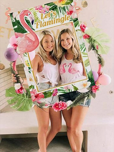 Rekvizita na svadobnú oslavu s plameniakmi LaVenty, fotobúdka s tropickými plameňmi a rozlúčkou so slobodou