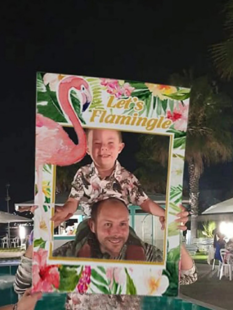 Rekvizita na svadobnú oslavu s plameniakmi LaVenty, fotobúdka s tropickými plameňmi a rozlúčkou so slobodou