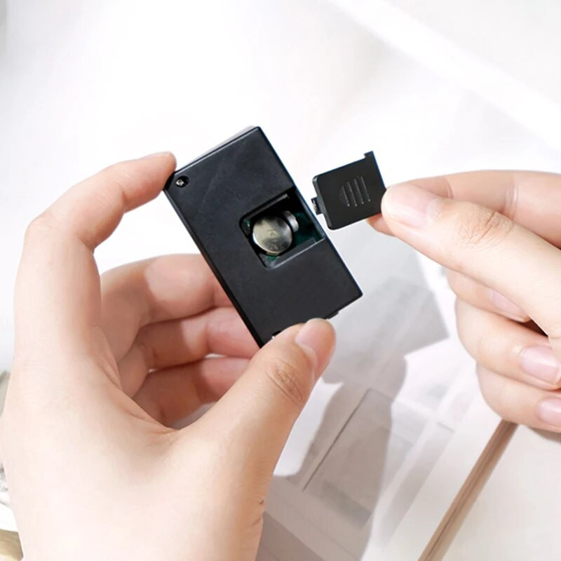 Mini LCD digitális óra hálószoba Egyszerű kis elektronikus óra Hordozható öreg nagy szó asztal diákvizsga Némítás asztali óra