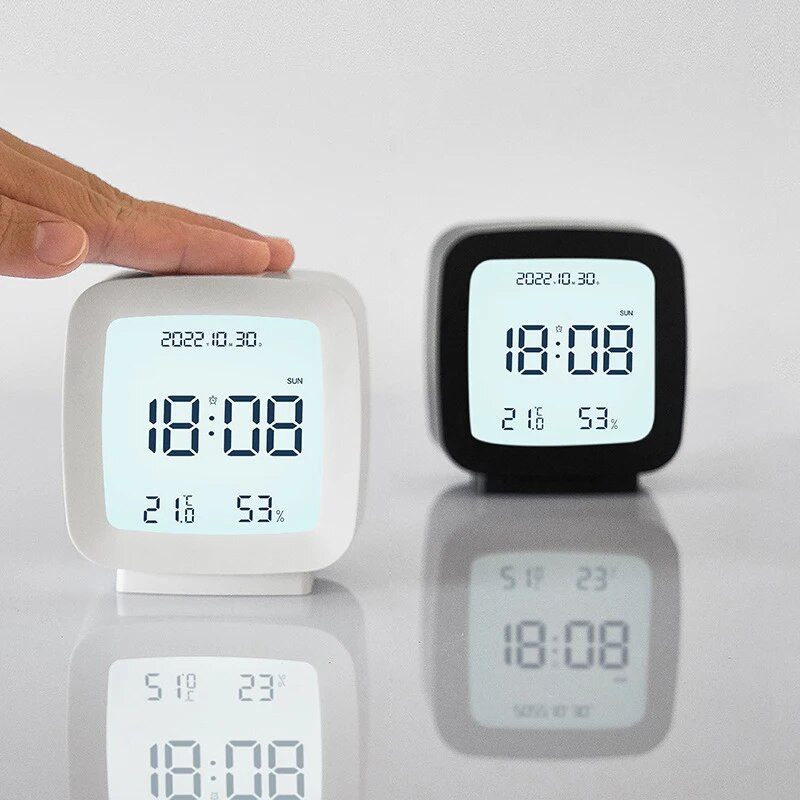 Digitalni 12/24H elektronički budilnik Glasovno aktiviran Pozadinsko osvjetljenje Temperatura Vlažnost Noćno svjetlo Stolni sat s funkcijom odgode