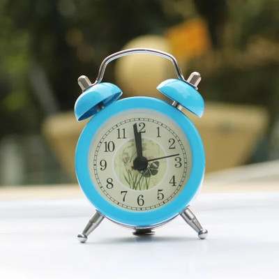 Novi kreativni metalni materijal Mala budilica Ruralna mala svježa stolna mini budilica Događaj Blagdanski mali poklon Budilica