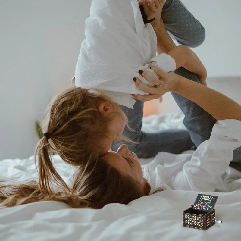 You are My Sunshine Wood Music Box Antik gravírozású, kézzel forgatható kis zenedobozok születésnapi karácsonyi évfordulós ajándékokhoz