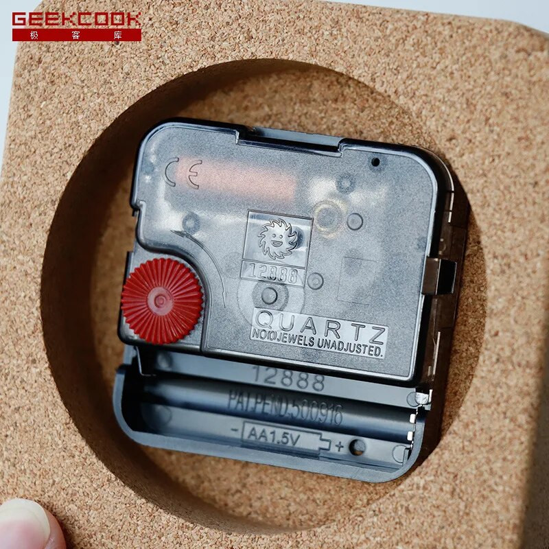 Mitte tiksuv lauakell ümmargune ruudukujuline korgist vaikne akuga töötav puidust lauakell Väike keskkonnasõbralik kaasaegne kontori sisekujundus