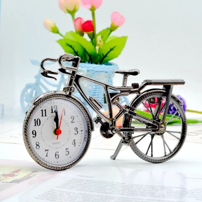 Малък будилник Ретро Европейски стил Дизайн на велосипеди Всекидневна Стерео Без звук Декорация Електронен цифров часовник Reloj De Pared
