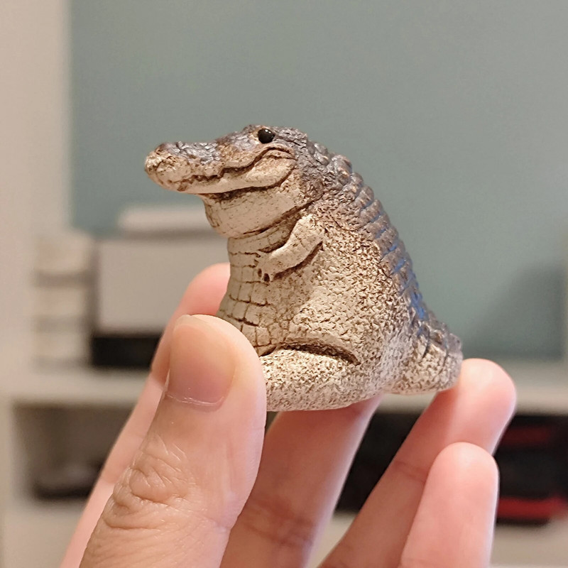 Loomingulised loomad Skulptuur Käsitöötara tagaaed Armas soliidne krokodilliaia kuju Vastupidav kunstkujuke tagaaia parkidesse