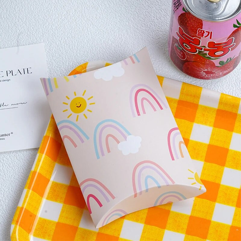 10 gab. Rainbow Star spilvenu konfekšu kastīte cepšanai cepumi Dāvanu iesaiņojuma kastītes maziem uzņēmumiem kāzu dāvanas dzimšanas dienas svinību dekorācijas