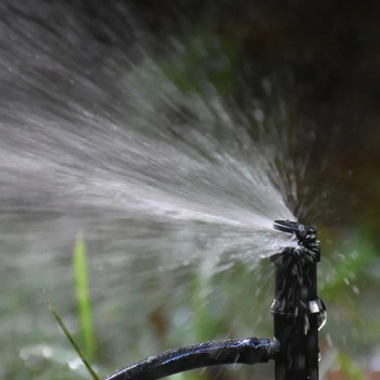 Градински въртящи се спринклерни водни дюзи 360 градуса поливащи растения спринклер за напояване на градински растения
