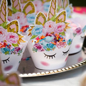 Vaivorykštės vienaragio keksų įvyniojimai Tortų apmušalai Vienaragio gimtadienio torto papuošimai Vaikų vakarėlio reikmenys vienaragio vakarėliui