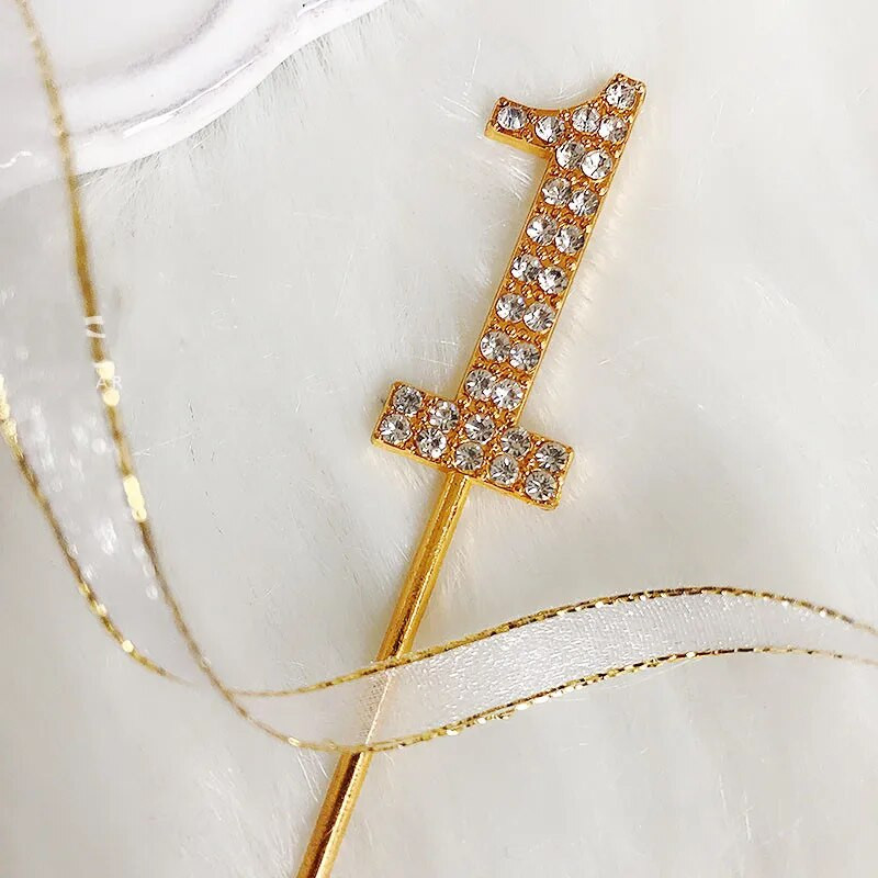 1 vnt. numerio „0–9“ torto dangtelis Auksinis, deimantais nusagstytas torto dangtelis, skirtas desertui, gimtadienio vakarėlio dekoravimui, vestuvių reikmenys