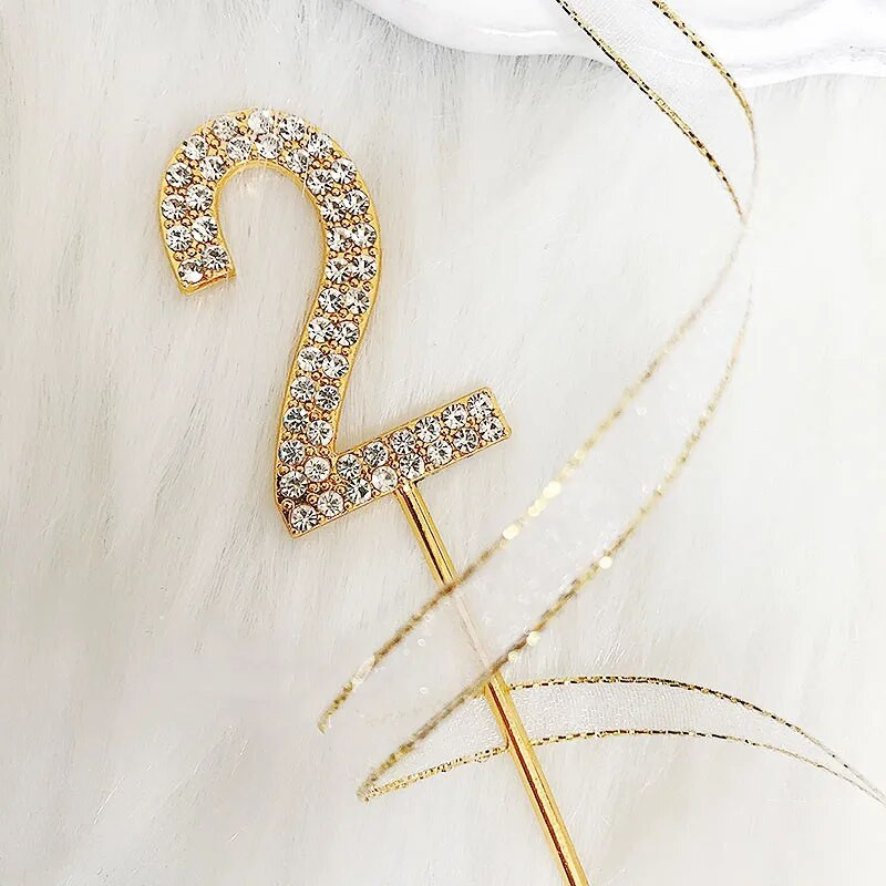 1 vnt. numerio „0–9“ torto dangtelis Auksinis, deimantais nusagstytas torto dangtelis, skirtas desertui, gimtadienio vakarėlio dekoravimui, vestuvių reikmenys