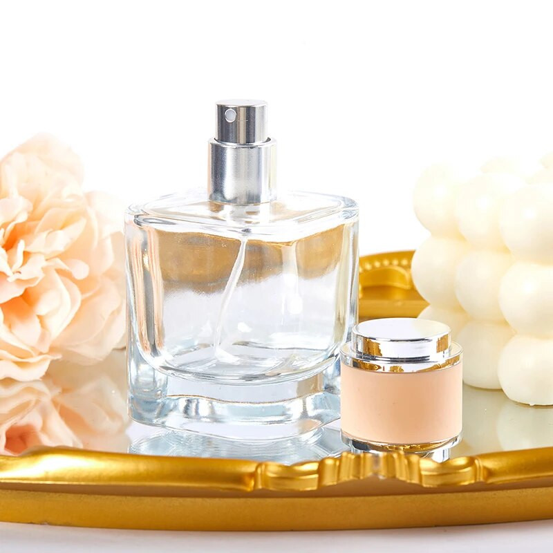 30/50 ml-es újratölthető palack kis kapacitású kozmetikai spray palack négyszögletes üveg parfüm utántöltő flakon parfümök