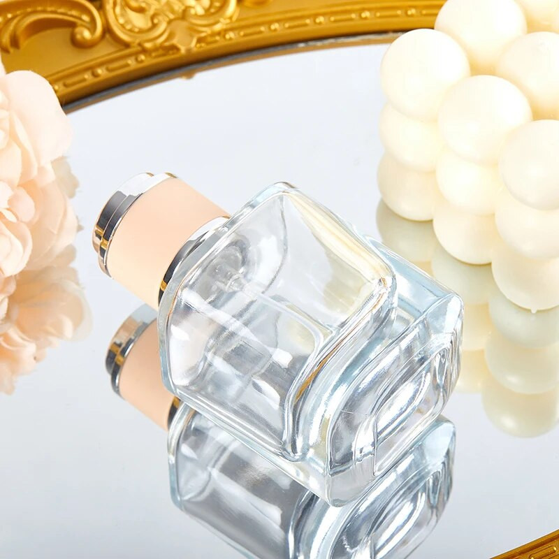 30/50 ml-es újratölthető palack kis kapacitású kozmetikai spray palack négyszögletes üveg parfüm utántöltő flakon parfümök