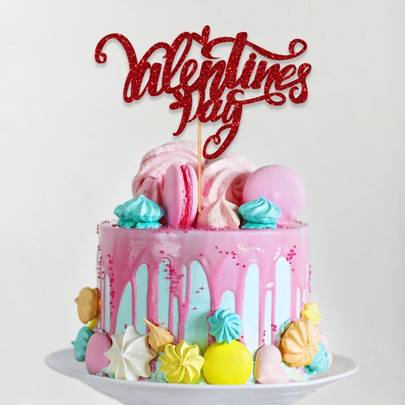 Linksmos Valentino dienos torto viršelio blizgučiai raudonai meilės širdelės gėlės laiškas Keksinio pyrago papuošimas namams Švęskite vasario 14 d.