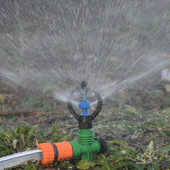 360 fokban forgatható kerti öntöző locsolók 1/2-es csavarmenetes mezőgazdasági gyep örvényfúvókákkal Kerti csepegtető öntözőszórók