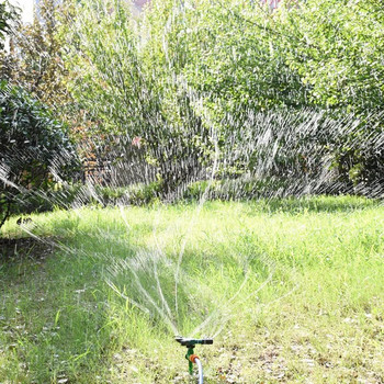 Градински въртящ се спринклер 1/2 трираменна въртяща се дюза за пръскане 360 градуса ротационен регулируем спринклер за напояване на тревата 1 бр.