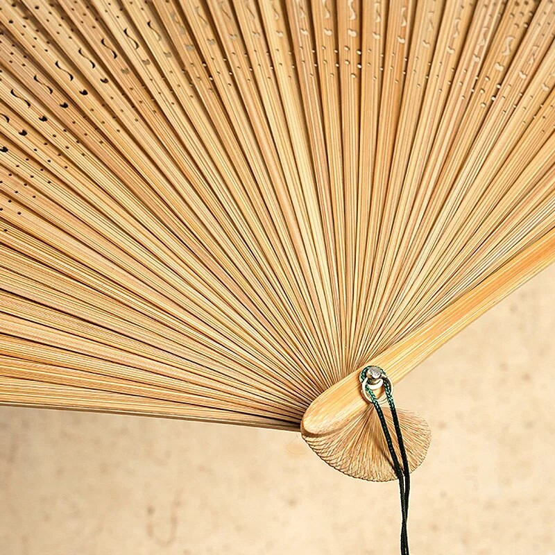 Faselyem összecsukható koponyák legyezők Antik kézi bambusz csontlegyező bojt Festői helyszíni táncok Esküvői Luxus Ajándékok Otthoni dekoráció
