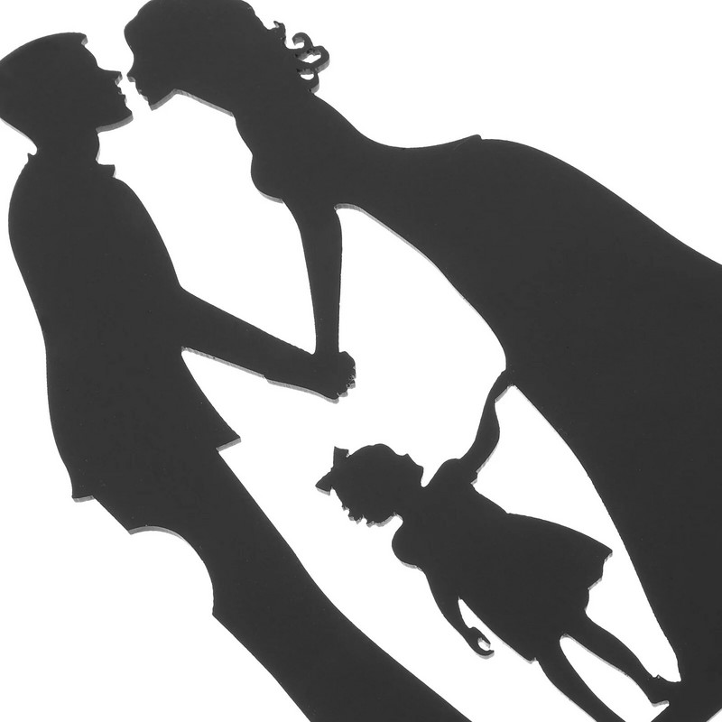 Pruut ja peigmees suudlevad käsikäes Akrüülist pulmatordikatted Paari silueti aastapäeva koogipea