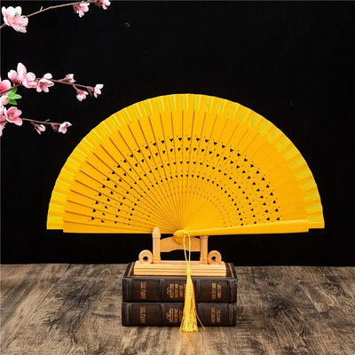 Spanyol fa összecsukható ventilátor tiszta színű üreges faragott legyező bordák táncoló legyező női ajándék otthon nappali dekoráció piros fehér sárga ventilátor