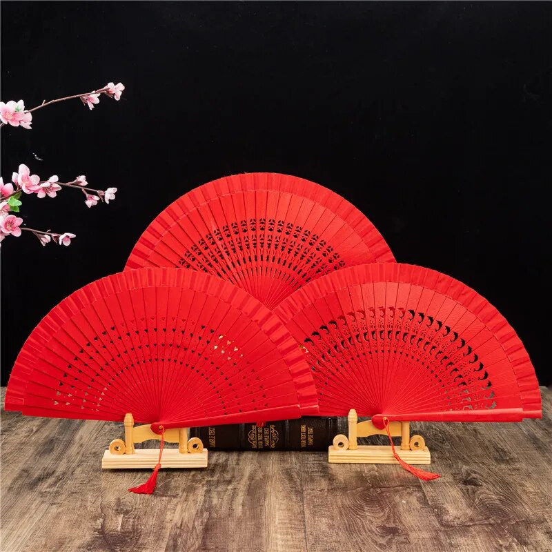 Spanyol fa összecsukható ventilátor tiszta színű üreges faragott legyező bordák táncoló legyező női ajándék otthon nappali dekoráció piros fehér sárga ventilátor