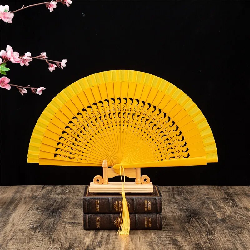 Spanyol fa összecsukható ventilátor tiszta színű üreges faragott legyező bordák táncoló legyező női ajándék otthon nappali dekoráció piros fehér sárga ventilátor