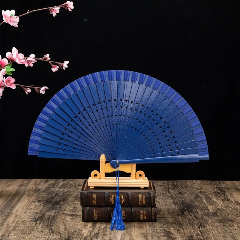 Spanyol fa összecsukható ventilátor tiszta színű üreges faragott legyező bordák táncoló legyező női ajándék otthon nappali dekoráció piros fehér sárga ventilátor