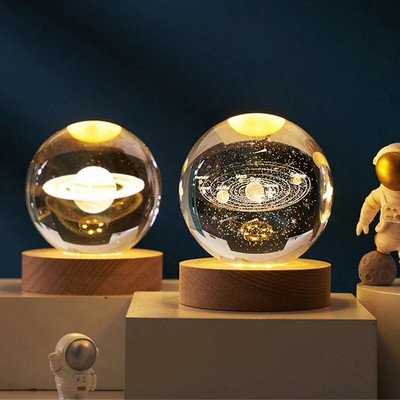 Astronoomia 3D päikesesüsteemi kristallpall LED-valgustusega keraaluse hoidiku lasergraveerimine klaaskuuli kaunistustega fotorekvisiidid