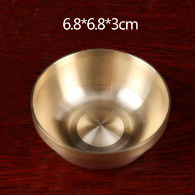Vasest tiibeti kaussi Buddha jüngrid varustavad vett meditatsiooniga mini messingist tassi kodu kirjutuslaua sisekujundus