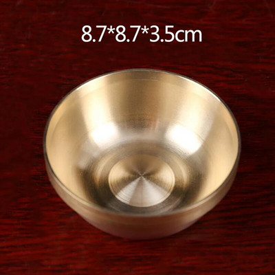 Vasest tiibeti kaussi Buddha jüngrid varustavad vett meditatsiooniga mini messingist tassi kodu kirjutuslaua sisekujundus