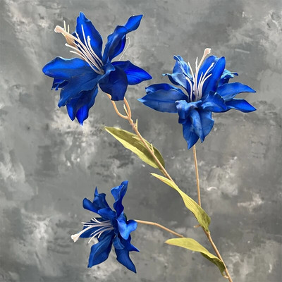 Dirbtinės gėlės 3 galvutės Mažos lelijos plėvelės modeliavimas Gėlė Netikros gėlės Žali augalai Vestuvių šventė Šilkinė gėlė 2023 m.