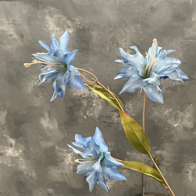 Dirbtinės gėlės 3 galvutės Mažos lelijos plėvelės modeliavimas Gėlė Netikros gėlės Žali augalai Vestuvių šventė Šilkinė gėlė 2023 m.