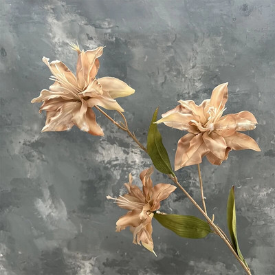 Dirbtinės gėlės 3 galvutės Mažos lelijos plėvelės modeliavimas Gėlė Netikros gėlės Žali augalai Vestuvių šventė Šilkinė gėlė 2023 m.