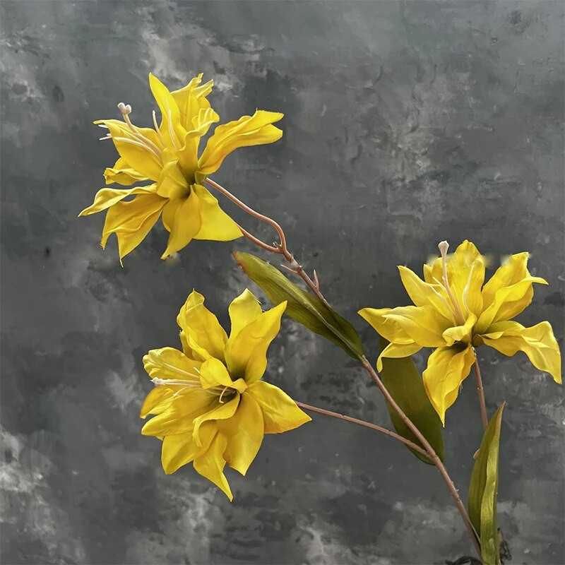 Dirbtinės gėlės 3 galvutės Mažos lelijos plėvelės modeliavimas Gėlė Netikros gėlės Žali augalai Vestuvių šventė Šilkinė gėlė 2023 m.