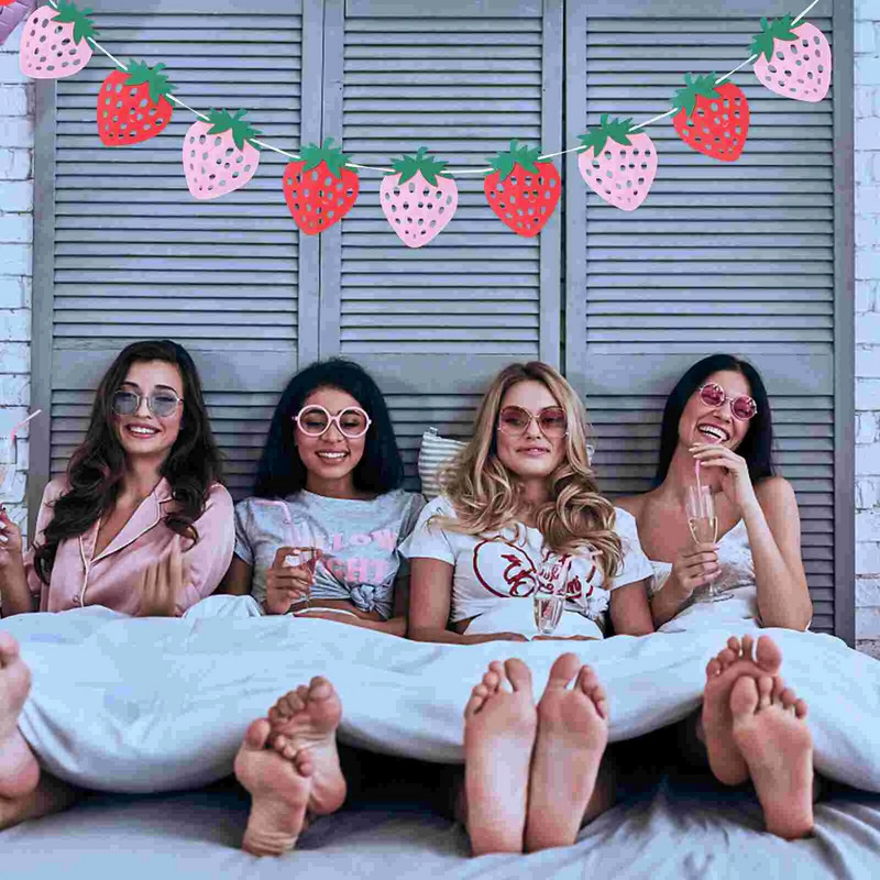 2 szett A transzparens eper húzó zászló gyerek boldog születésnapot girland torta filc party dekoráció