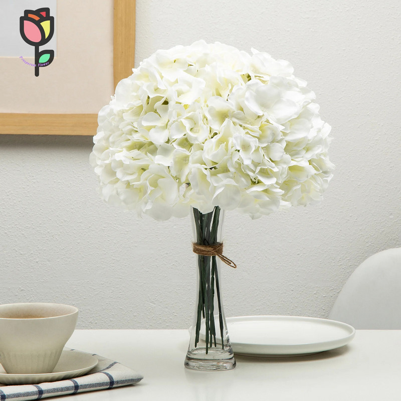 Dirbtinių hortenzijų gėlių puokštė namų stalo centre Vestuvių puošmena Netikros gėlės hortenzijos Svetainės vakarėlio reikmenys